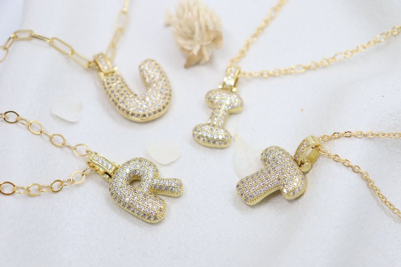 Personalized Crystal Zircon Chubby Initial Charm Necklace Alphabet Jewellery - 項鍊 - 銅/黃銅 金色