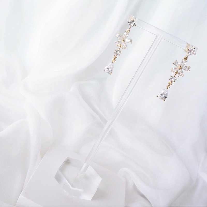 Bridal Earring Bridal Clip-On Birthday Gift Elegant Earring Clip-On Customization - ต่างหู - โลหะ ขาว