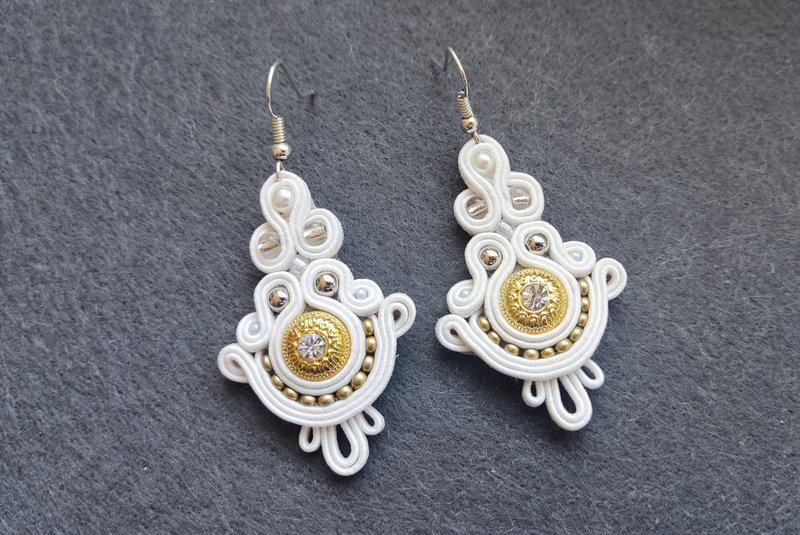 Wedding Earrings, White and Gold Earrings, Bridal jewelry, soutache embroidery - 耳環/耳夾/耳骨夾 - 其他人造纖維 白色