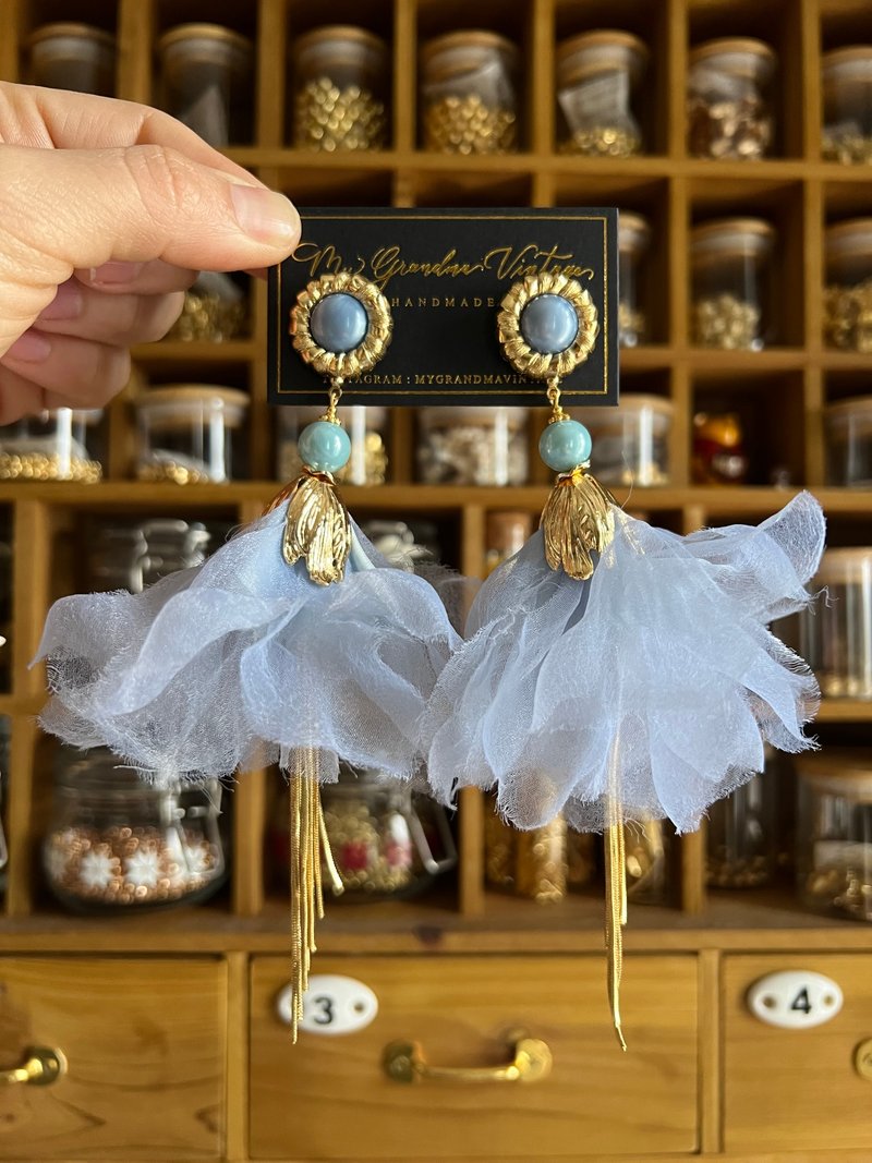 Exclusive product ballet blue earrings gift handmade earrings - ต่างหู - ไฟเบอร์อื่นๆ สีน้ำเงิน