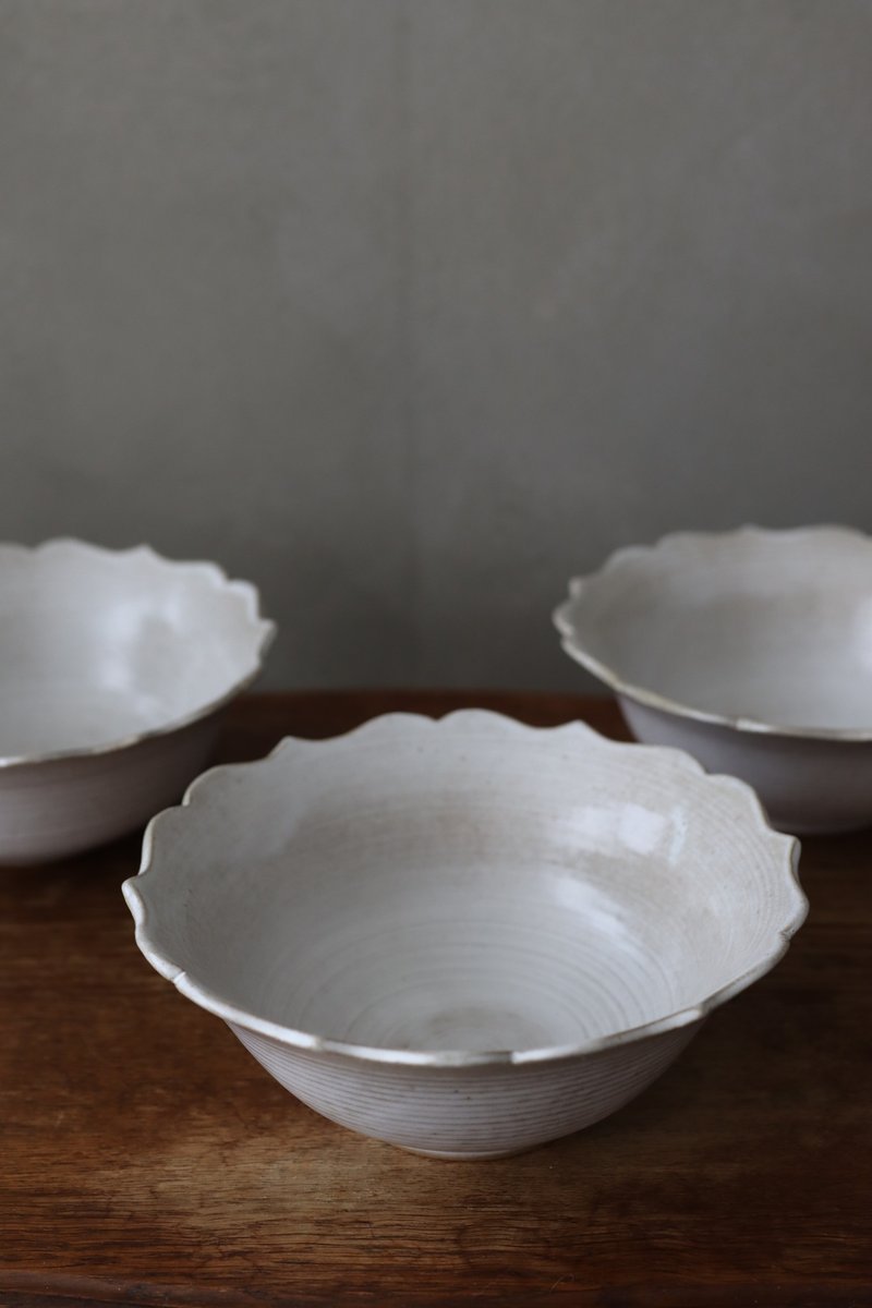 Aries Manufacturing-Bright white glaze lace large bowl - ถ้วยชาม - ดินเผา ขาว