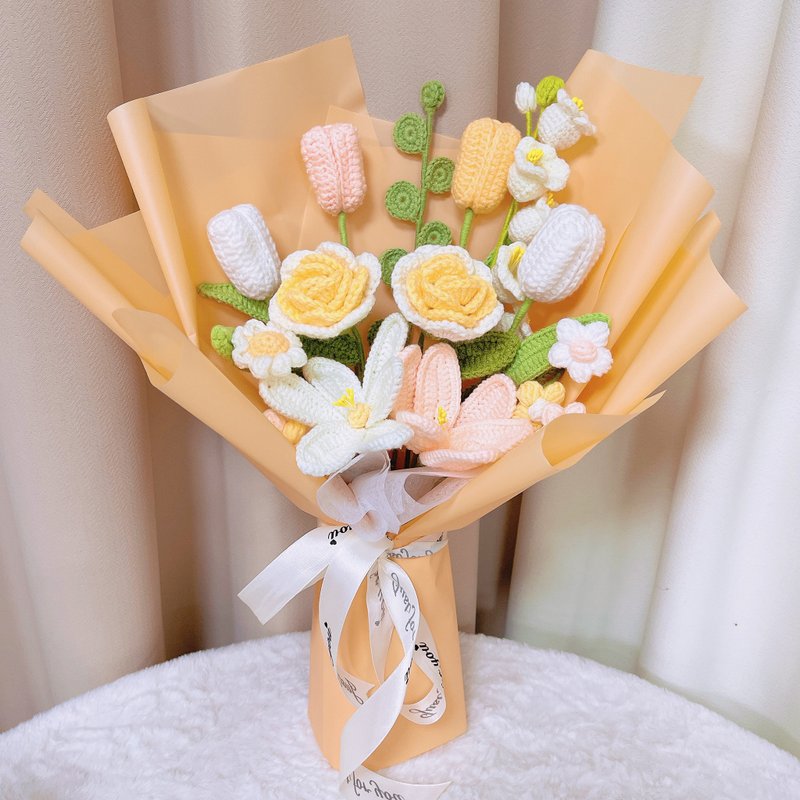 Gorgeous Handmade Crocheted Sweet Sunshine Bouquet with Roses, Tulips, Lilies - ช่อดอกไม้แห้ง - ผ้าฝ้าย/ผ้าลินิน สีเหลือง