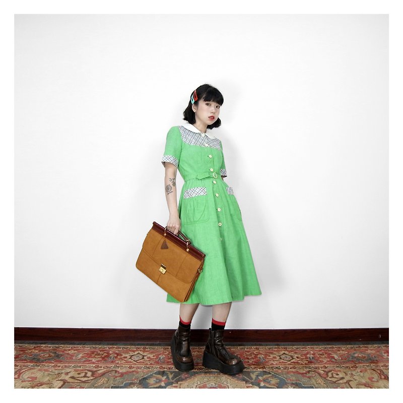 A‧PRANK :DOLLY :: 歐式粉綠色小圓領拼格紋排釦古著洋裝D807004 - 連身裙 - 棉．麻 綠色