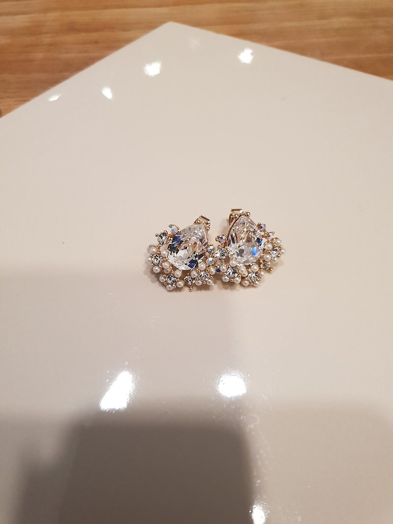 Korean high-polish floral gold crystal teardrop earring , bridal earring - Earrings & Clip-ons - Silver Silver