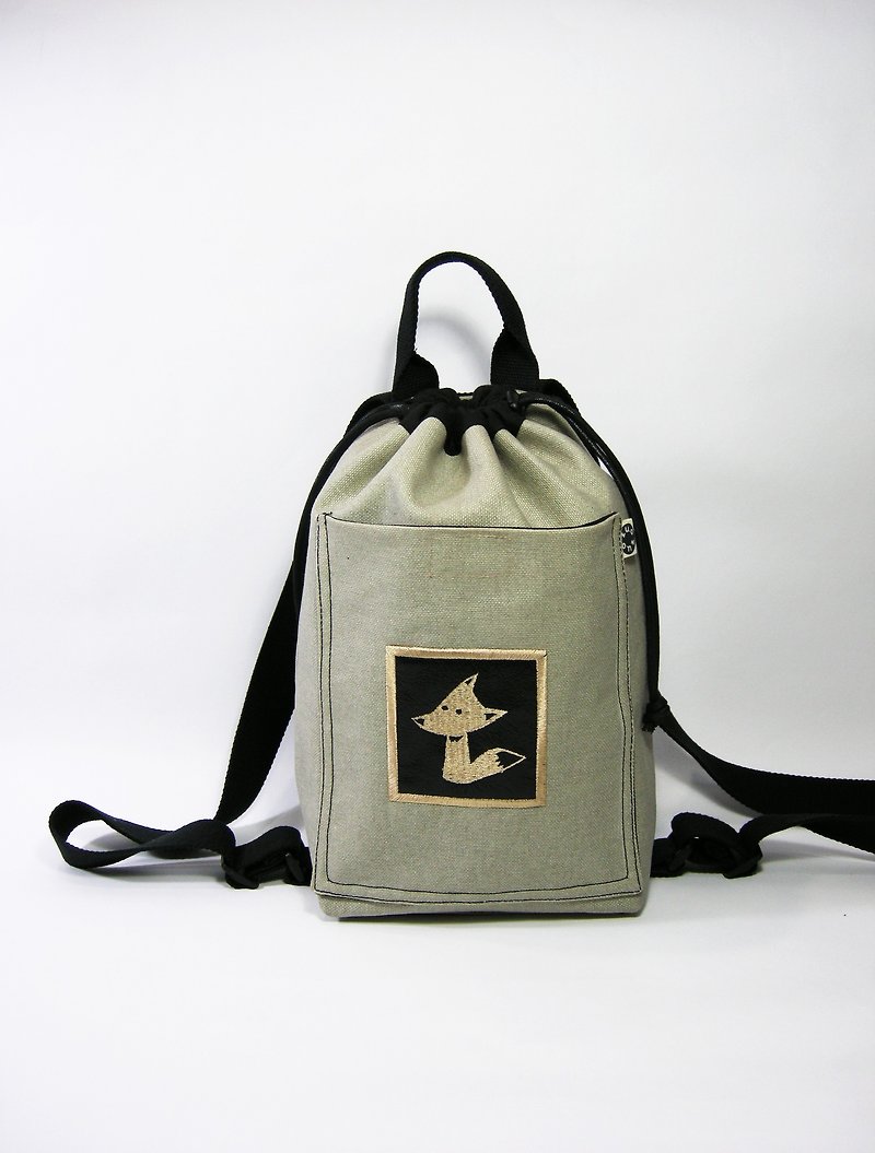 Square beam backpack (thick canvas)__作作zuo zuo handmade backpack - กระเป๋าหูรูด - ผ้าฝ้าย/ผ้าลินิน ขาว