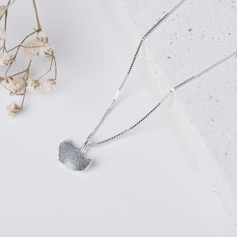 . Above the vegetation. NO.05-5 Ginkgo Leaf Necklace/925 Silver - Necklaces - Silver Silver