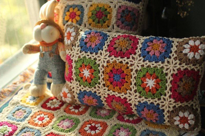 Wool pillow country style handmade hand-crocheted flower bedside small hug pillow quilt cushion cushion for car - หมอน - ผ้าฝ้าย/ผ้าลินิน 