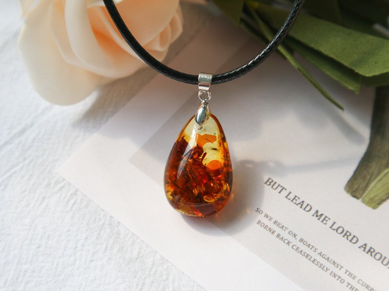 【One thing, one picture】Amber flower drop pendant - Necklaces - Gemstone Yellow