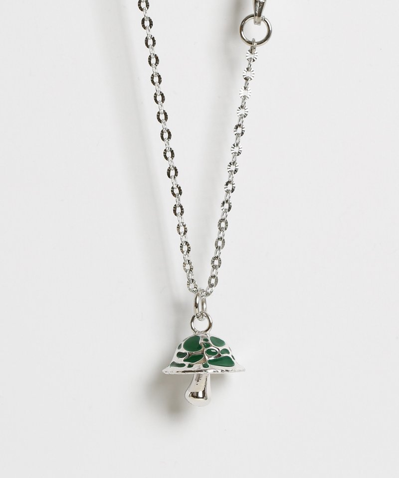 Camo mushroom necklace (green) - 項鍊 - 其他金屬 銀色