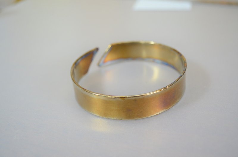 妖精の腕輪・金色の純チタンバングル・内径約65ミリ - 手鍊/手環 - 其他金屬 金色