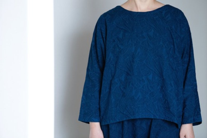 Indigo-dyed Organic Cotton Loose-fitting Pullover [Jacquard Weave, Leaf Pattern Fabric] - Women's Tops - Other Materials 