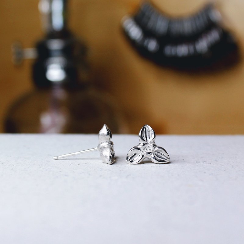 No.061 LUCKY BLOOM EARRINGS Lucky Flower Earrings-925 Sterling Silver - ต่างหู - โลหะ สีเงิน