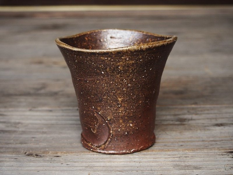 日本岡山備前 陶器 燒酒杯（中）【波】s2-025 - 花瓶/花器 - 其他材質 咖啡色