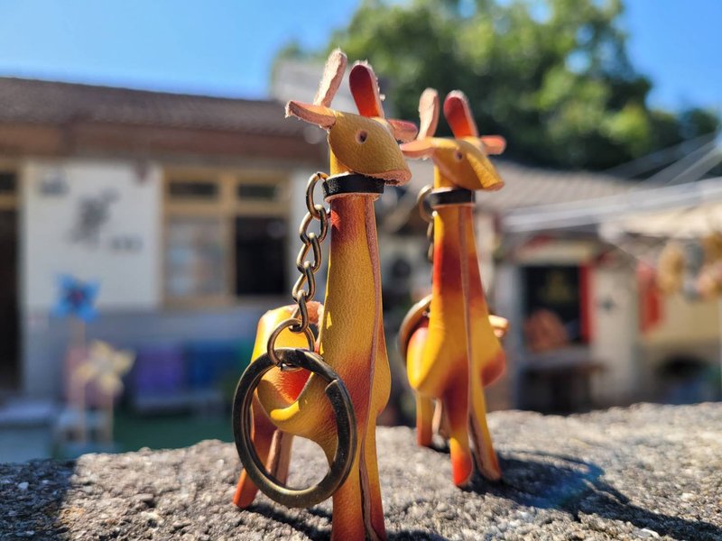 吾革事 - 皮塑小動物 - 長頸鹿皮革鑰匙圈 / 吊飾 - 鑰匙圈/鑰匙包 - 真皮 