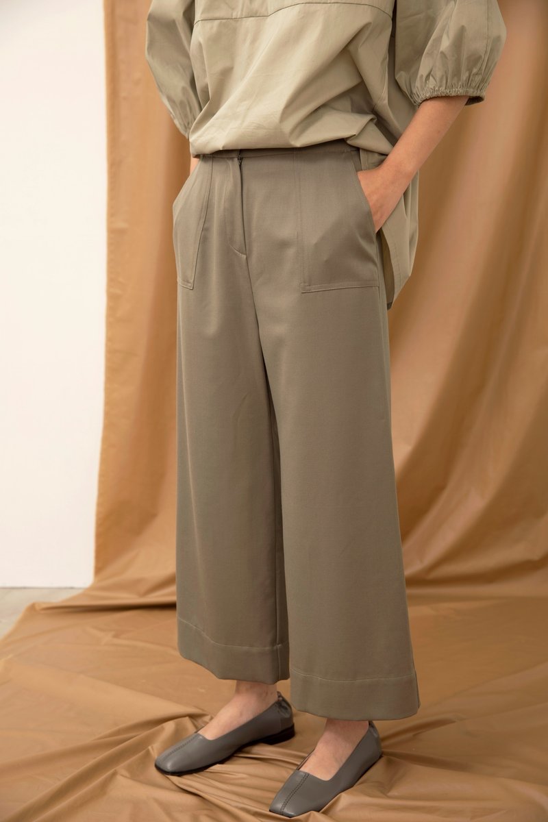 Wide waisted top pocket pants - กางเกงขายาว - ขนแกะ สีเขียว