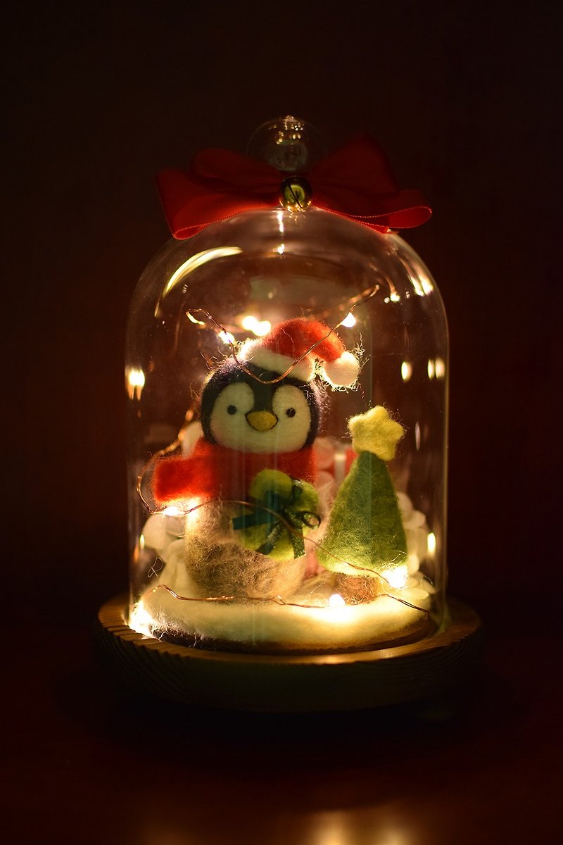 แก้ว ของวางตกแต่ง สีแดง - Romantic cute Christmas gift gifts hand-made wool felt eternal flower lights glass gift box gifts of penguins and Christmas tree ornaments