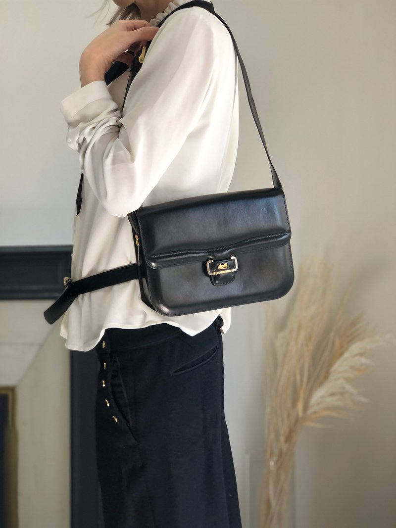 【 日本直送　名牌中古包 】CELINE セリーヌ ショルダーバッグ ブラック 馬車 トリオンフ レザー vintage ヴィンテージ オールド pw788h - 側背包/斜背包 - 真皮 黑色