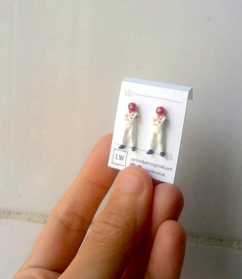 [LineWorkLab]白衣賽車手小人偶耳環 Racer in White Miniature Earrings - 耳環/耳夾/耳骨夾 - 塑膠 白色
