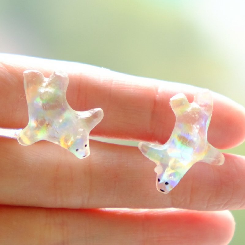 【しろくま】Aura Polar Bear Ear Rings 北極熊幻彩彩虹耳環耳夾 - 耳環/耳夾/耳骨夾 - 樹脂 白色