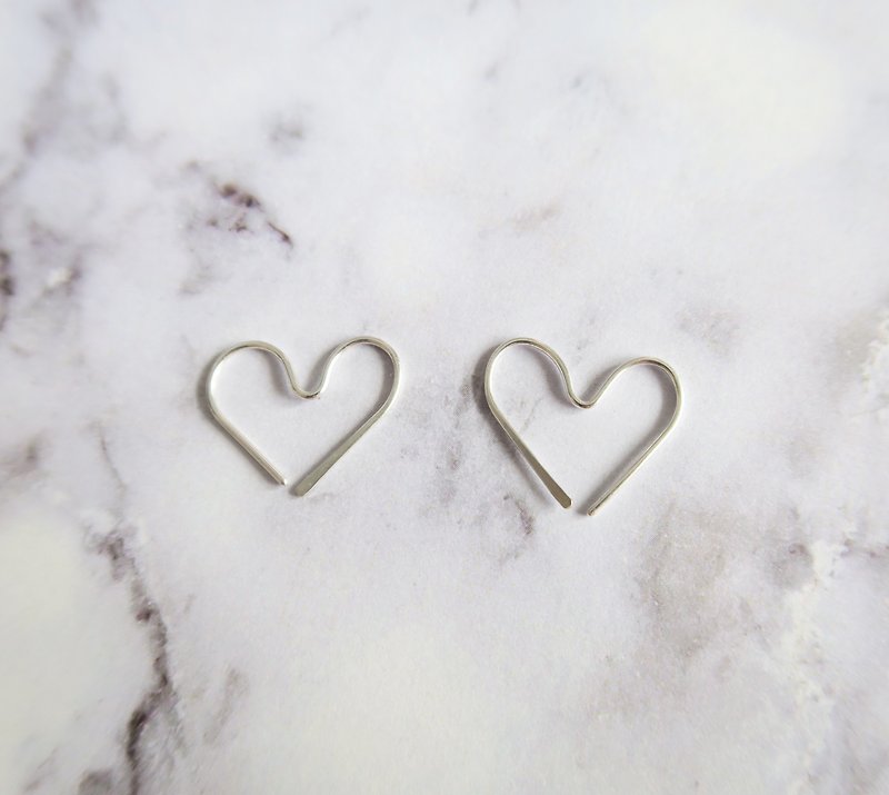 925 sterling silver light Silver earrings-SWEET-minimalist heart-shaped earrings - ต่างหู - เงินแท้ สีเงิน