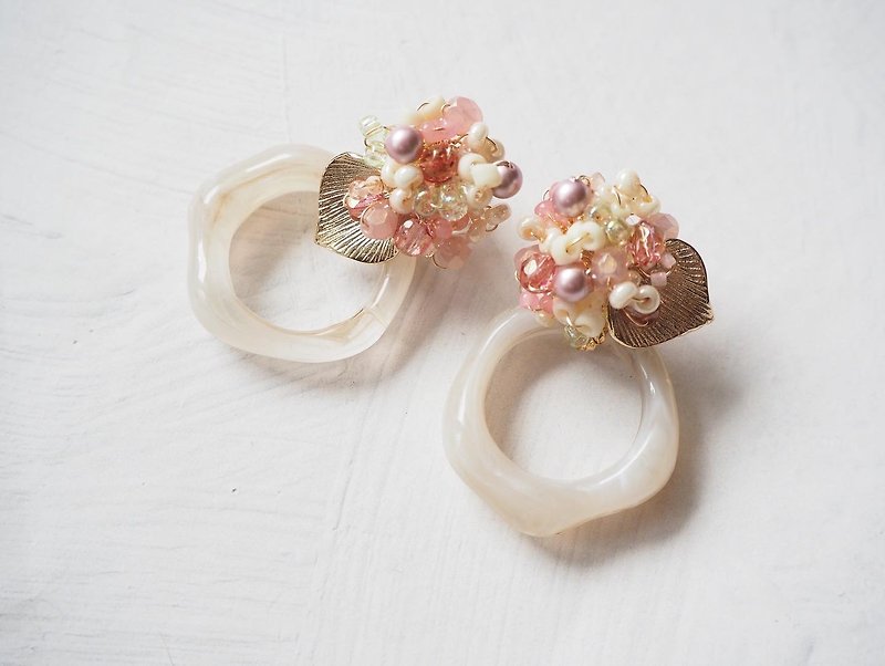 bloom hoop pierce/earring(berry) - Earrings & Clip-ons - Acrylic Pink