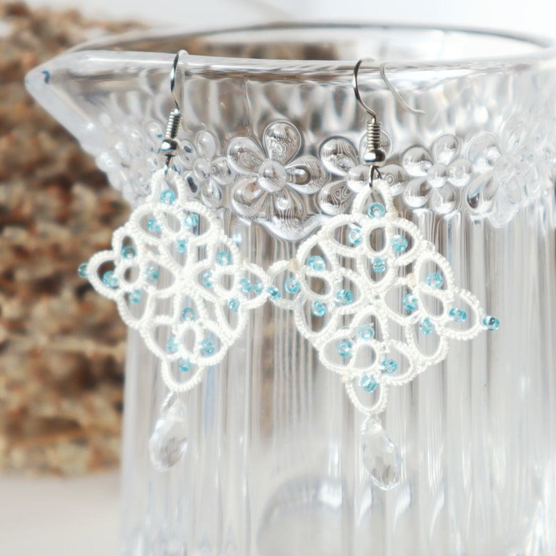 タティングレースのピアス －ロンブスーアイスホワイト - 耳環/耳夾/耳骨夾 - 其他人造纖維 白色