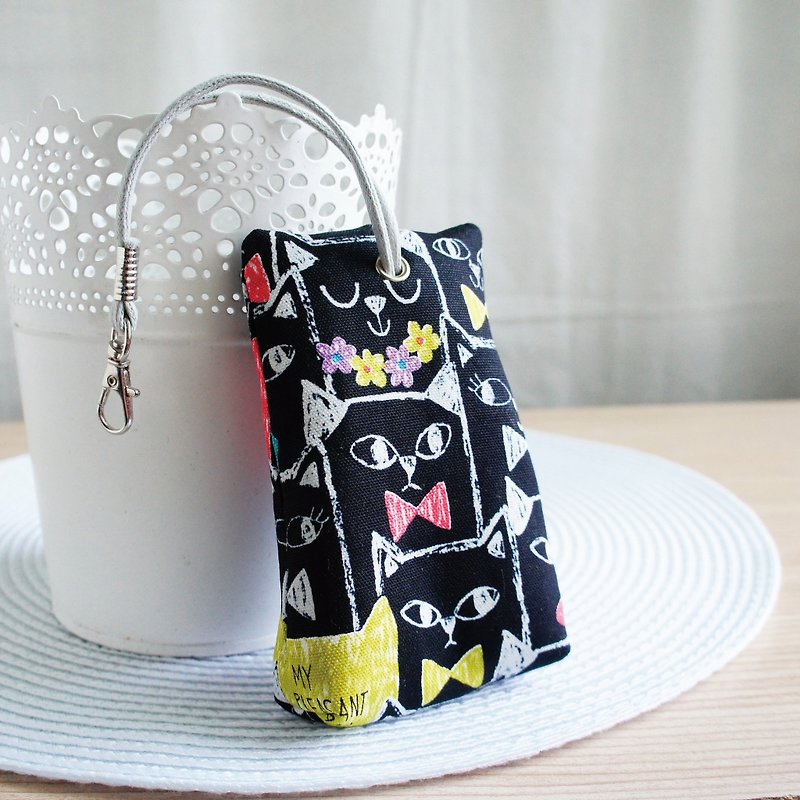 Lovely [Japanese cloth] cat friend three-dimensional tea bag zipper key bag, ID card available, black - Keychains - Cotton & Hemp Black