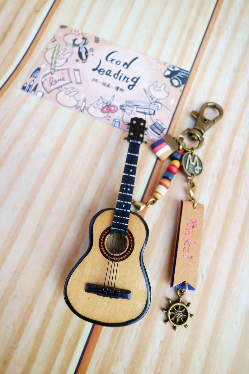【Ukulele】mini guitar textured mini model pendant customized - พวงกุญแจ - ไม้ สีกากี