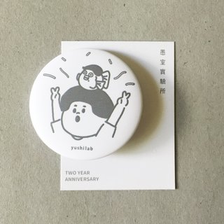 二つの媒質あまりに周年記念バッジ-4.4cm大バッジブリキバッジ