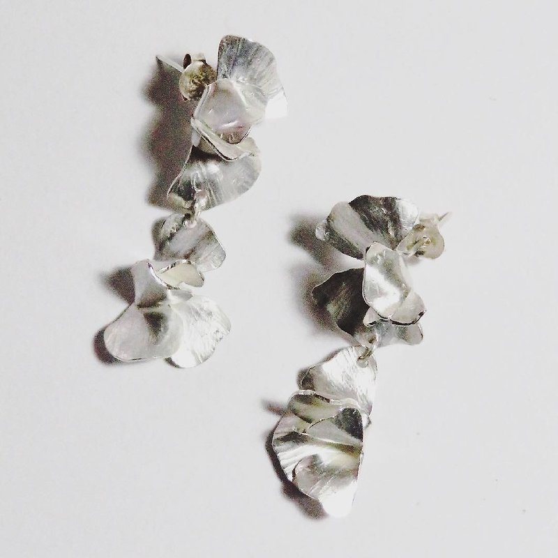 Butterfly. Memory sterling silver earrings - ต่างหู - เงินแท้ สีเงิน