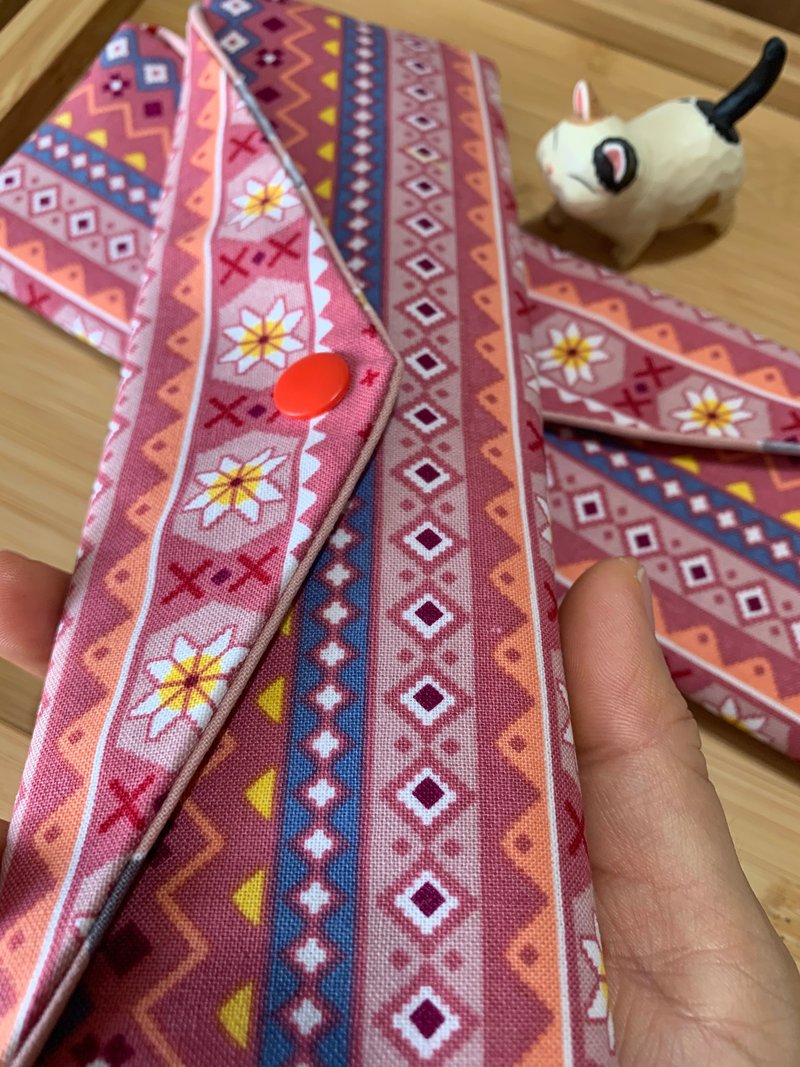 文青風環保純棉筷袋 ~ 我們這一家 賽德克  萌寵 浪漫粉 日本 潮 - 居家收納/收納盒/儲物盒 - 棉．麻 粉紅色