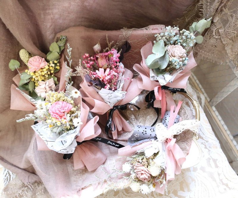 Christmas gift box-preserved dried flowers-candy color Korean mini packaged bouquet - ช่อดอกไม้แห้ง - พืช/ดอกไม้ สึชมพู