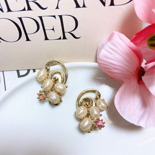 挪亞方舟古董飾品 Vintage Jewelry 【西洋古董飾品】粉花園珍珠感堆疊 果實花卉優美萊茵金 耳環耳夾