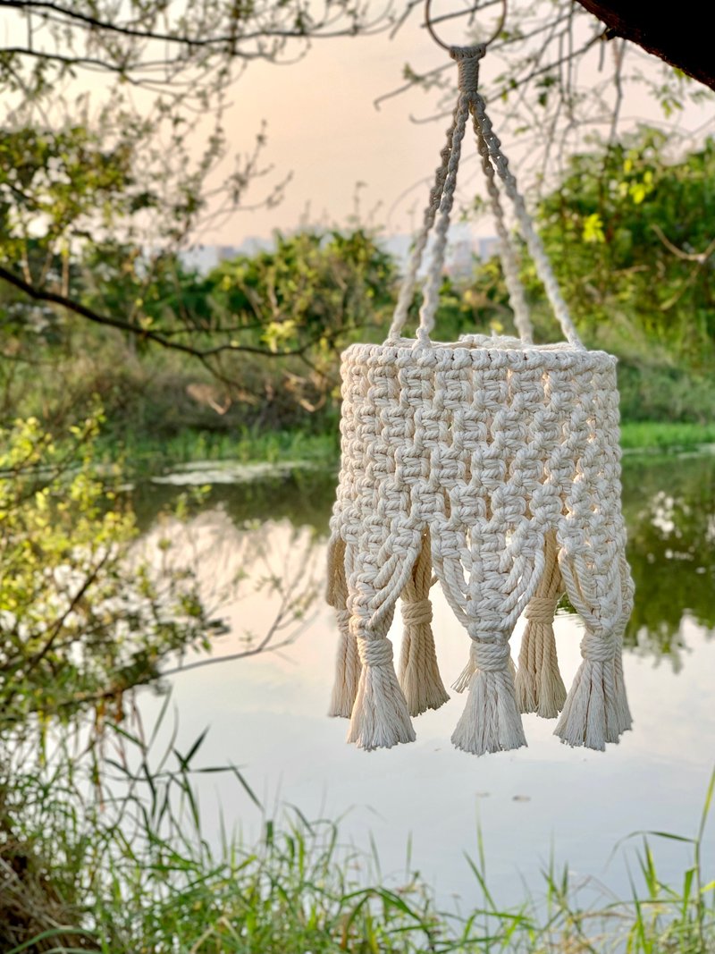 [Macrame hand-woven camping light] with LED rechargeable bulb - ชุดเดินป่า - ผ้าฝ้าย/ผ้าลินิน ขาว