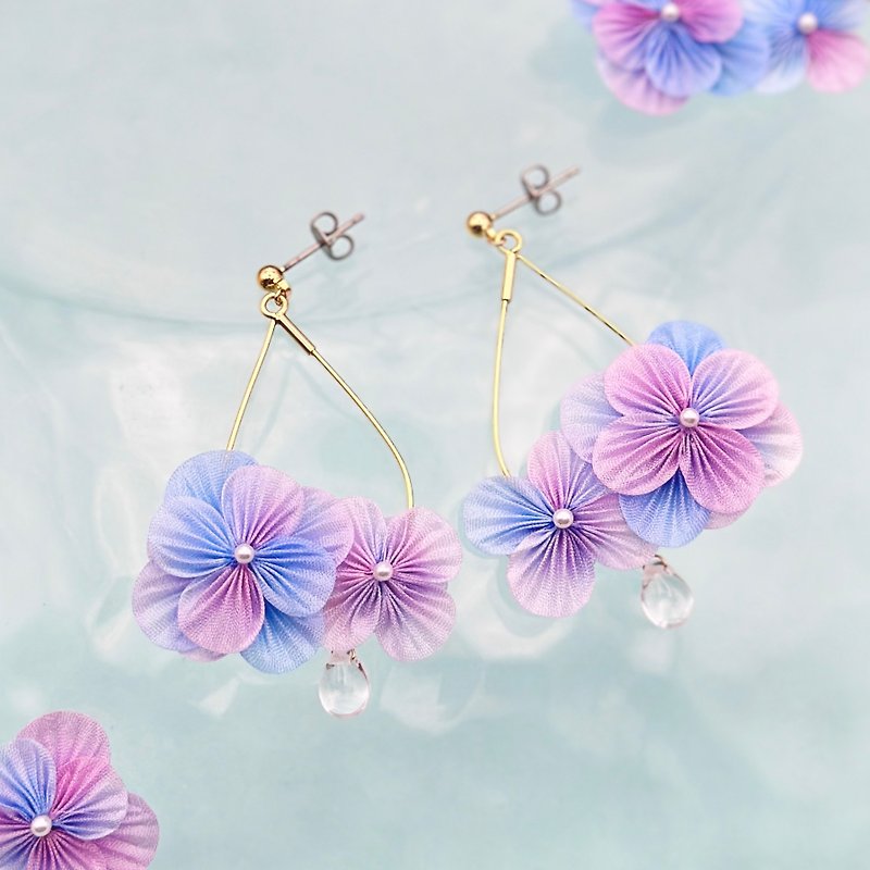 Hydrangea voluminous dangling earrings, hand-dyed silk / purple gradation, Mother's Day gift, tsumami zaiku, Japanese accessories, dusk, sky, transparent, see-through, summer - Earrings & Clip-ons - Silk Purple