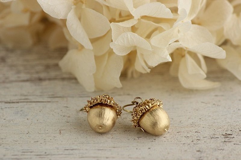 K18GP acorn earrings - ต่างหู - โลหะ สีทอง
