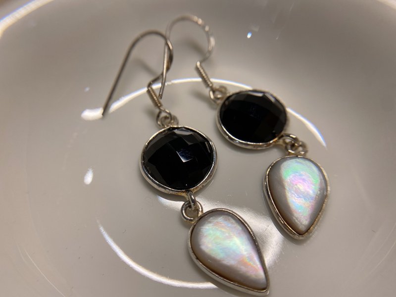 Natural black onyx shell earrings made in Nepal 925 sterling silver - ต่างหู - เครื่องเพชรพลอย 