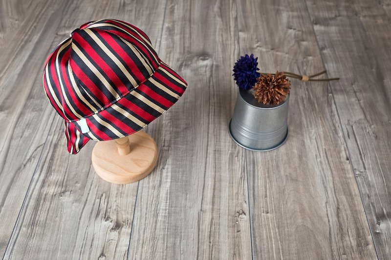 Traveller_jockey hat.stripes - Hats & Caps - Polyester Red