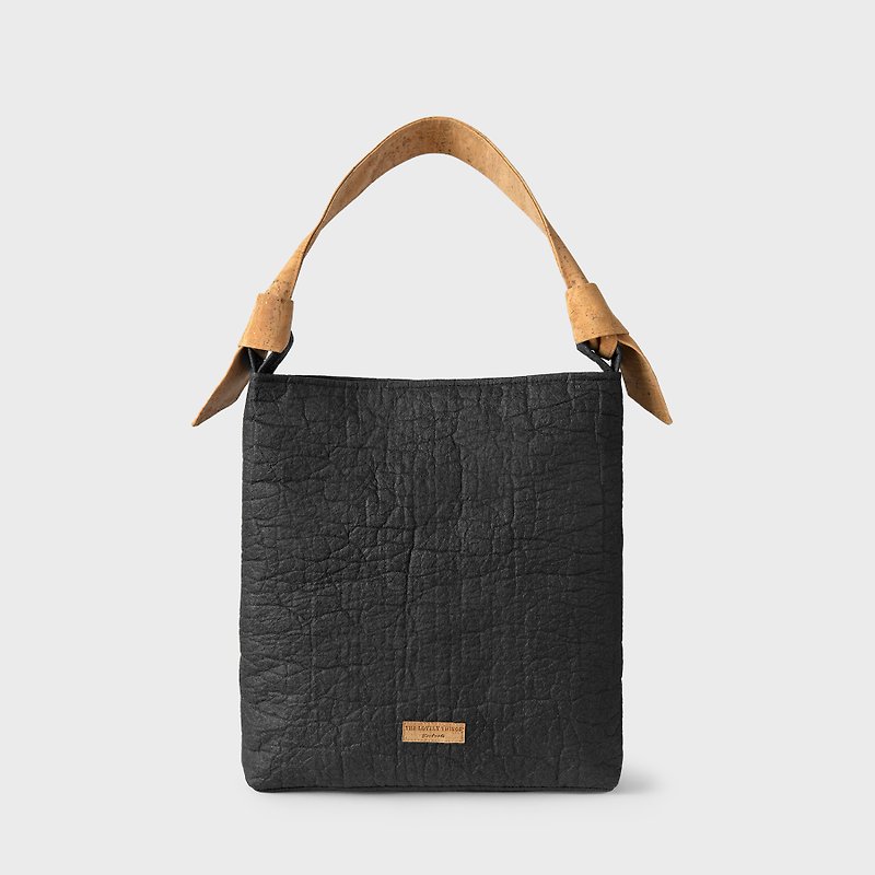 BEA Piñatex Shoulder Bag - Black (Vegan/Sustainable/Ethical) - กระเป๋าแมสเซนเจอร์ - วัสดุอีโค สีดำ