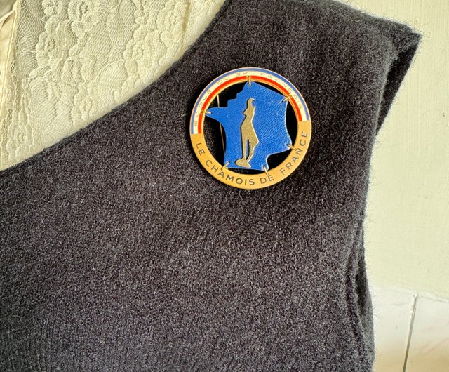 アンティーク フランス パリ スキーレース記念ピンバッジ レザーマップ