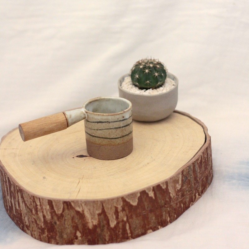 3.2.6. studio: Handmade ceramic tree bowl with wooden handle. - 花瓶/花器 - 陶 咖啡色