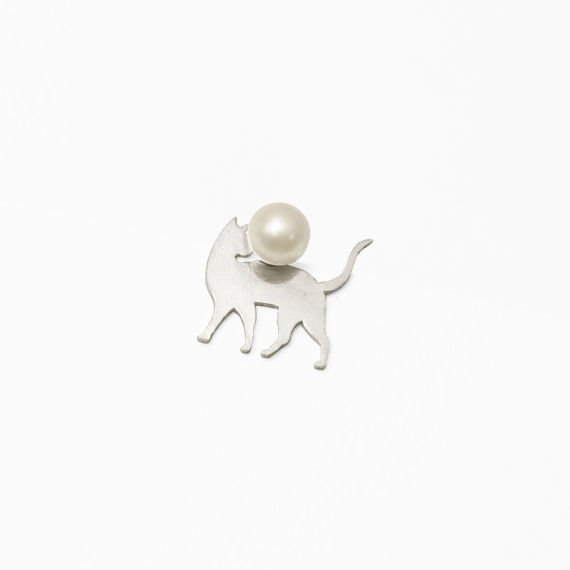 Animal series / cute cat silhouette pearl earrings A (one) / 925 Silver - Earrings & Clip-ons - Other Metals Silver