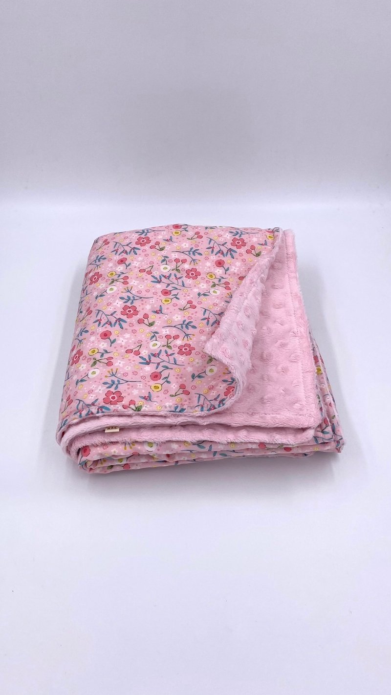 Small pink flowers on branches-coma quilt - ของขวัญวันครบรอบ - ผ้าฝ้าย/ผ้าลินิน สึชมพู