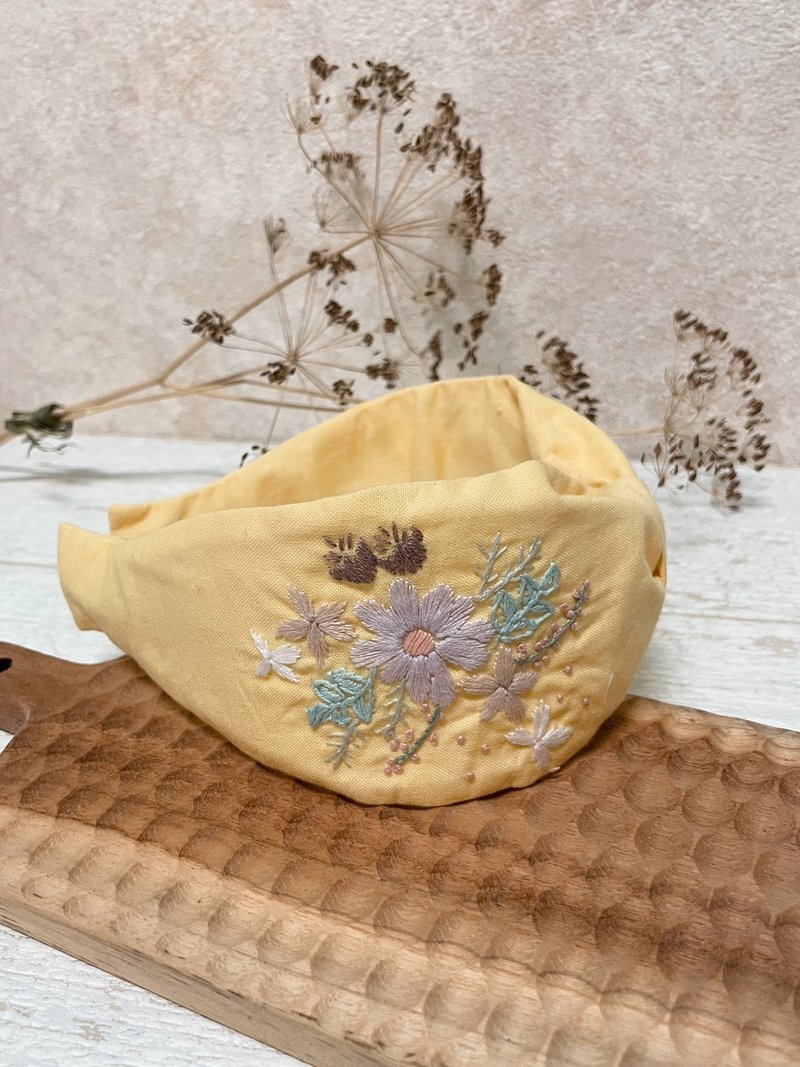 刺繡髮箍-波斯菊(寬黃) - 髮圈/髮夾 - 棉．麻 多色
