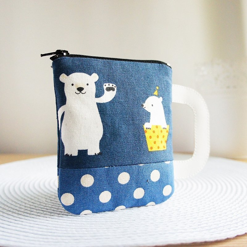 Lovely polar bear mug, multi-purpose hand-made coin purse, dot blue (random shipment) - กระเป๋าใส่เหรียญ - ผ้าฝ้าย/ผ้าลินิน สีน้ำเงิน