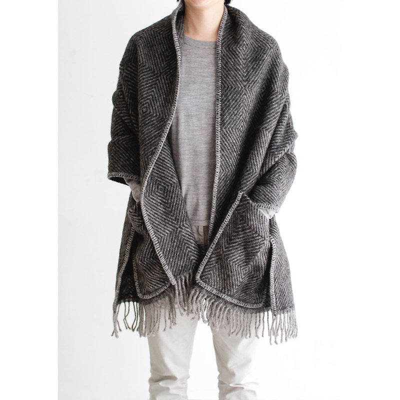 MARIA wool pocket shawl (dark gray stripes) - ผ้าพันคอถัก - ขนแกะ สีเทา