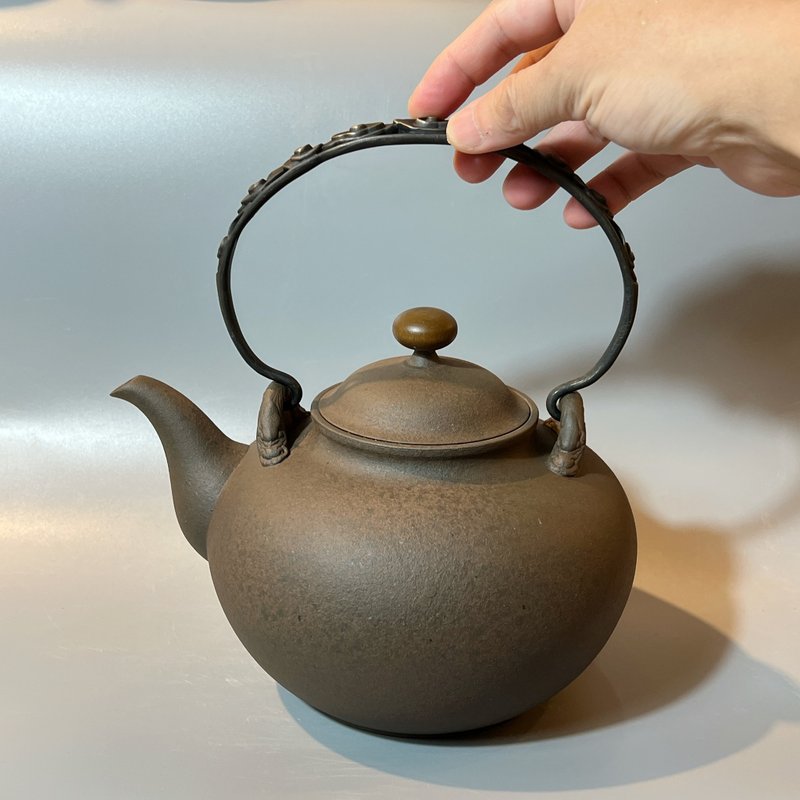 雕花銅把鐵鏽釉面燒水壺 / 煮水壺 / 小平凡手作 - 茶壺/茶杯/茶具 - 陶 