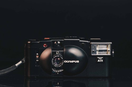 OLYMPUS XA フィルムカメラ A11フラッシュ付き Olympus XA Camera with A11 Flash | Blue Moon Camera