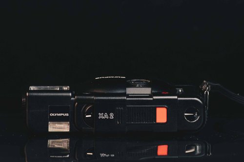 オリンパス フィルムカメラ  XA2 A11付き オリンパスXA2 + A11フラッシュ＃2＃135フィルムカメラ