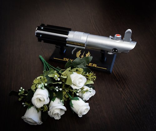 Wedding bouquet holder inspired by Luke's lightsaber hilt - Shop Tasha's  craft Dried Flowers & Bouquets - Pinkoi